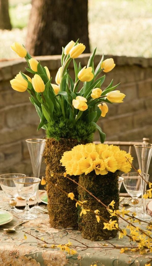 Bord dekorasjon med tulipaner Gul