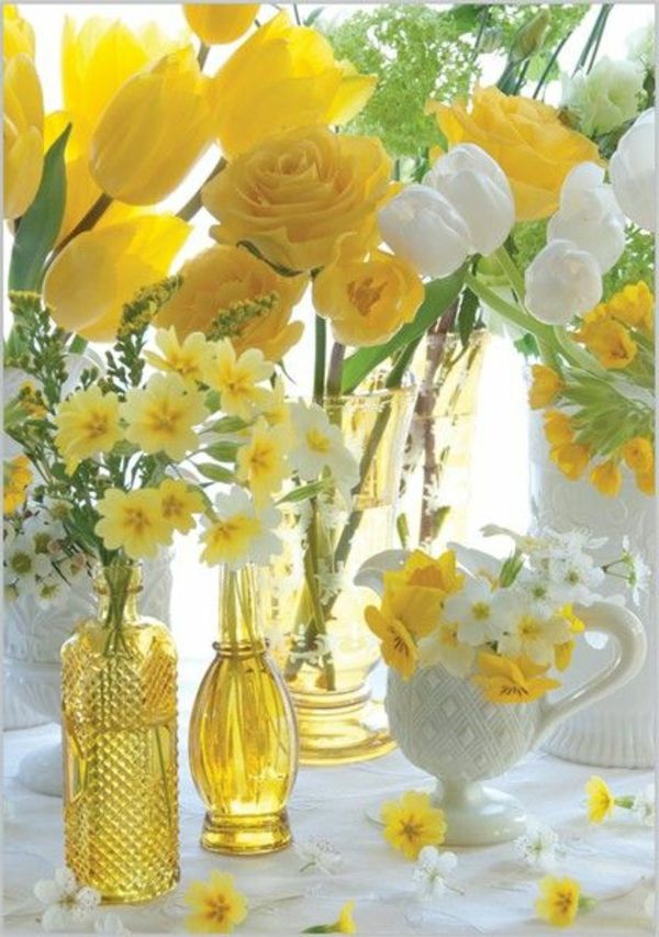 Bord dekorasjon med tulipaner-in-gul