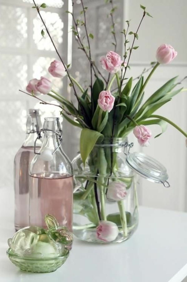 Bord dekorasjon med rosa tulipaner bord dekorasjon