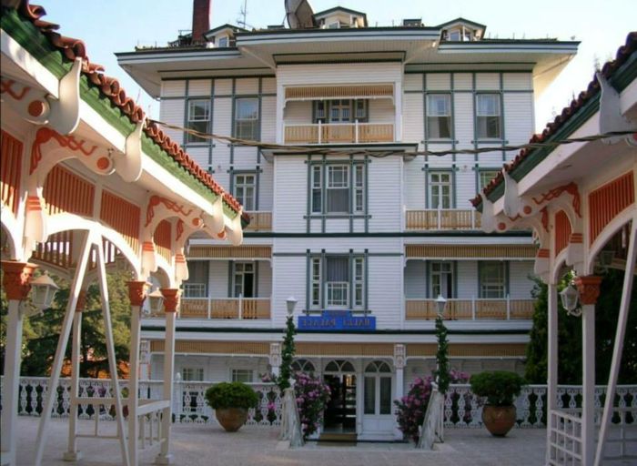 Turecko Istanbul atrakcie-HALKİ PALAS-HOTEL HEYBELİADA
