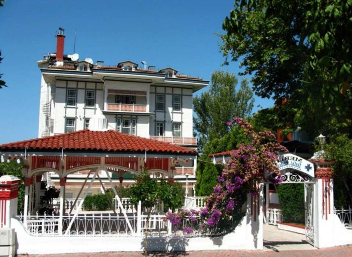 Turecko Istanbul atrakcie HALKİ PALAS HOTEL
