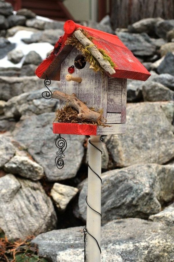 case-te-rendendo l'alimentazione degli uccelli in legno rosso
