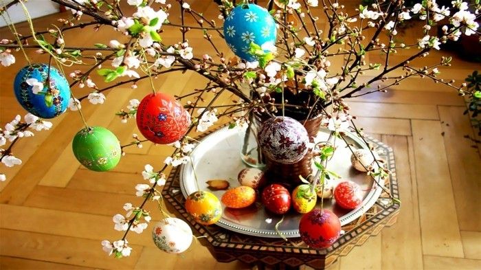 Ozadje Velikonočni z Tree odvisna on-the-barvno-jajce