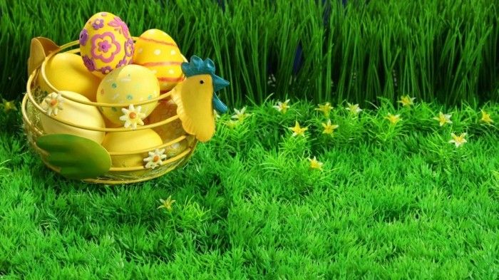 Ozadje Velikonočni piščanec košara polna rumenih jajc