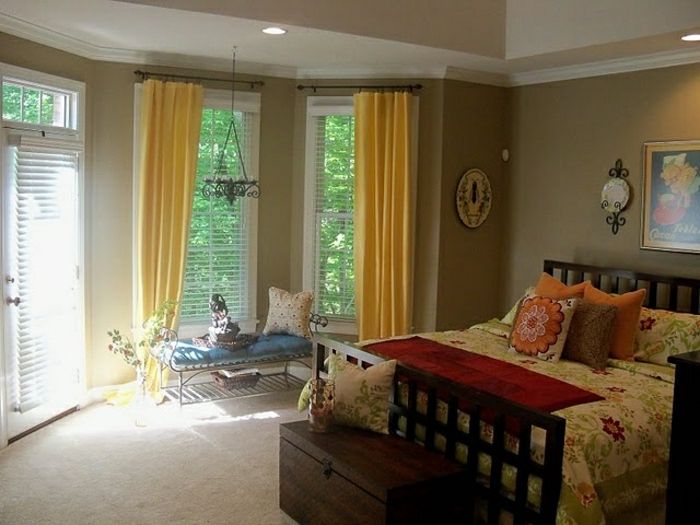Barva stene Cappuccino spalnica rumeno-zavese pisane perilo