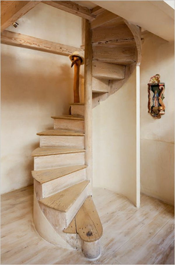 Spiralna stopnice-od-lesa enostavno zasnovo