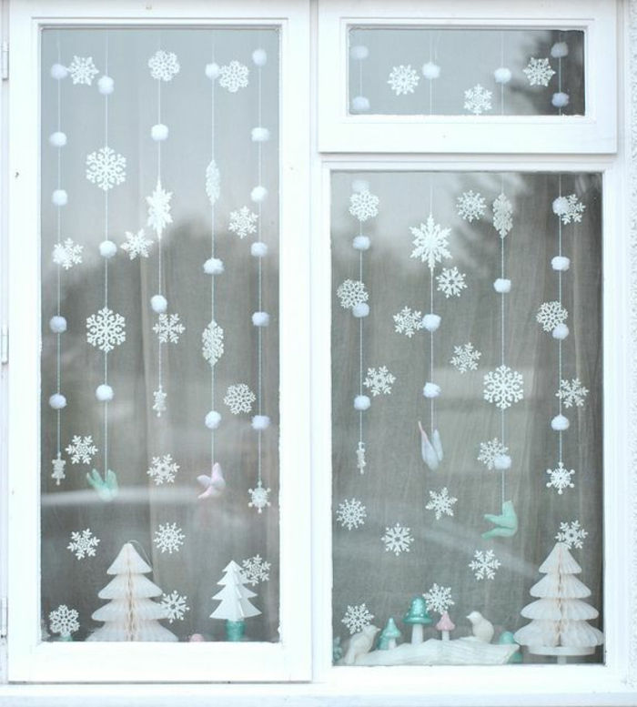 Zima Deco okrasne snežinke, na oknu