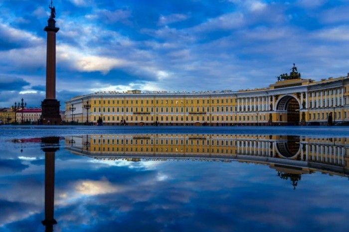 Palazzo d'Inverno e la Colonna di Alessandro-in-San Pietroburgo-Russia architettura barocca-mode