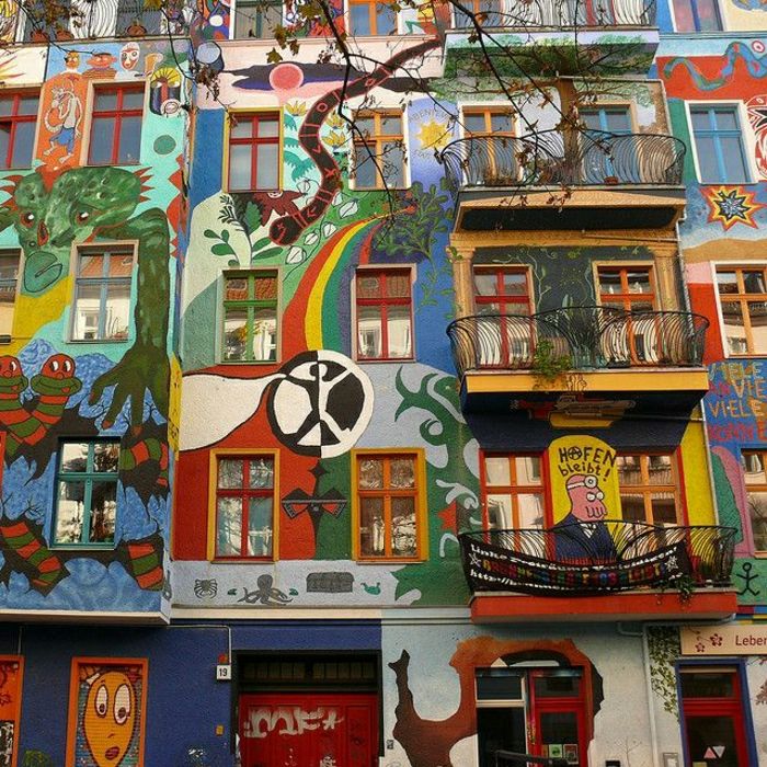 Home Berlin-Almanya Graffiti Komik renkli çizimler balkonlar