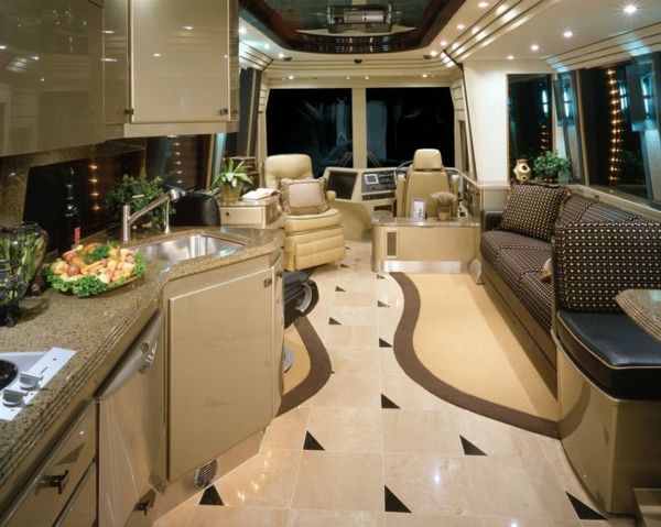 RV utleie med luksuriøst design campingvogn