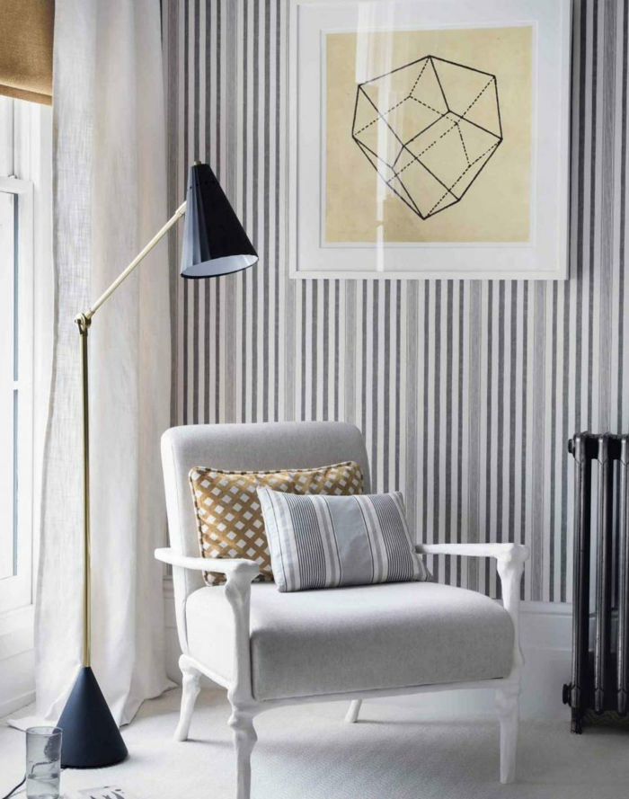 -Living aristocratică interior-simplu model tapet de epocă Strip nuanțe de gri lampă elegant lectură scaun larg
