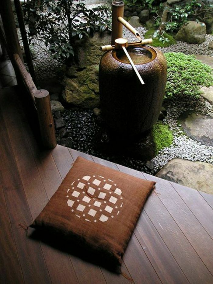 Zen záhradné fontána bambus hnedé vankúše
