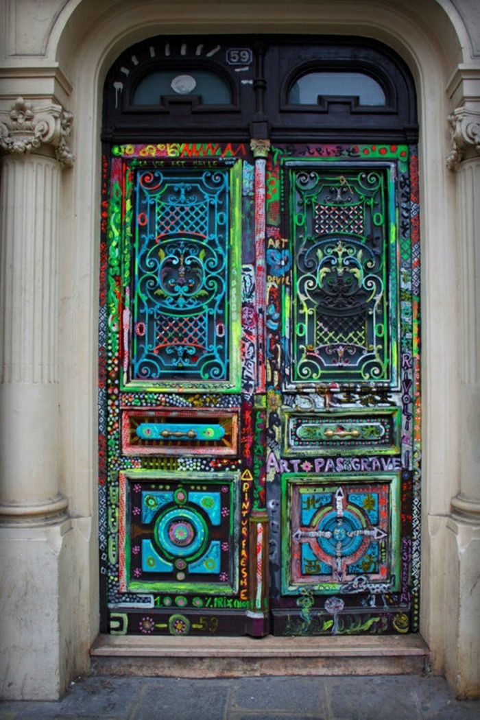 Promovări ușă casa veche a pictat-street-art-colorat