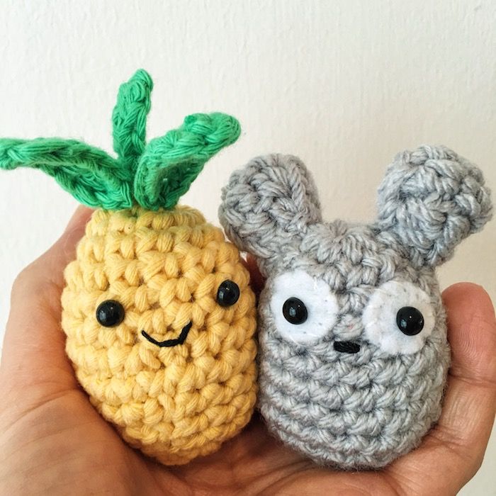 Amigurumi crochet as primeiras tentativas de um abacaxi e um rato - bastante simples