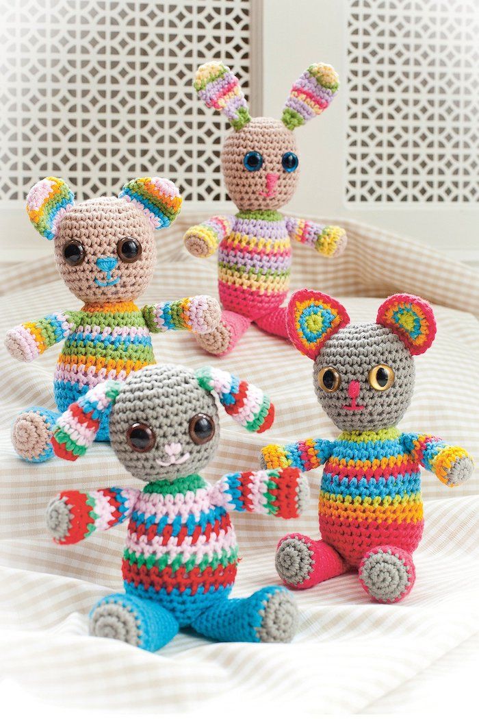 Ursos e coelhos Amigurumi guia animais de crochê em muitas cores