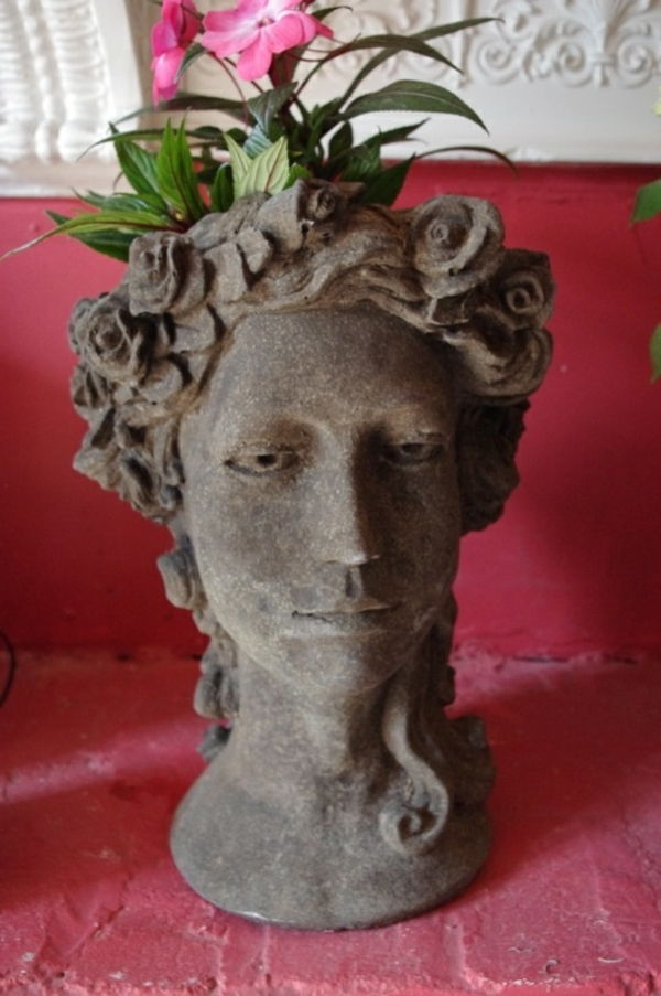 antikk-Gartendeko-statue-head