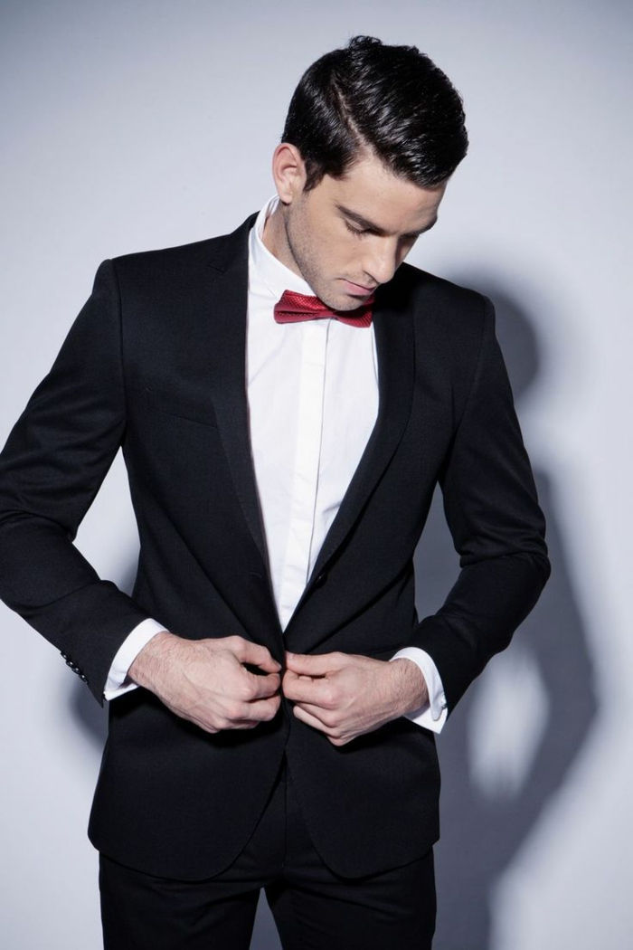 oblek-s-fly-elegantný štýl-man-s-Frack-smoking suit-trahen-s-červeno-fly-moderný