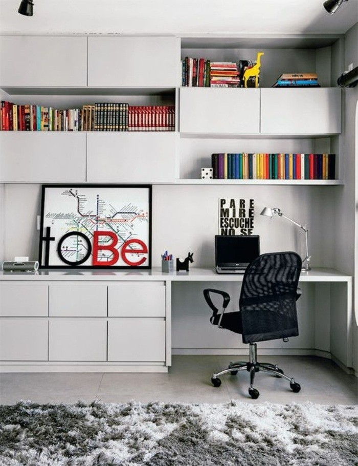 arbeitszimmer-make-juoda-balta-kėdė spinta kilimų-knygos-nešiojamas
