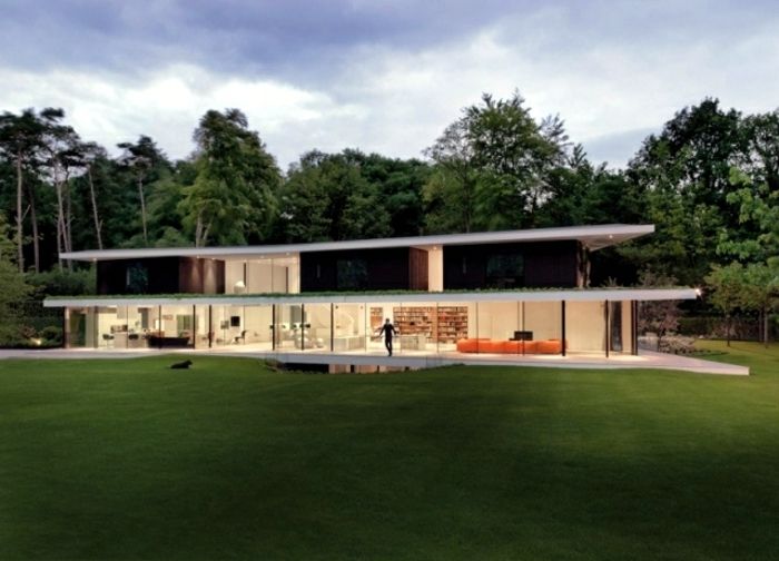 arhitekti Homes-house-z-ravno streho in belo-fasado