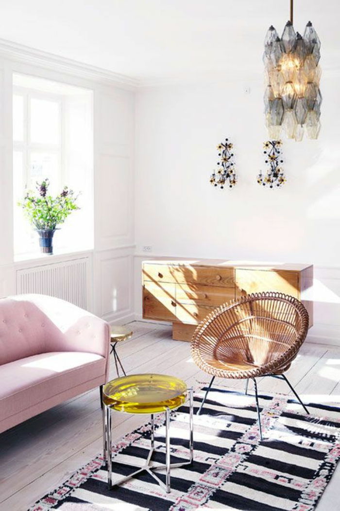 Artis schema interjero rožinės sofos spalvinga kilimų-juoda-balta-juostos