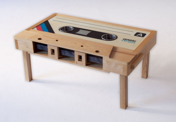 audio kasete prvotna-design-les miza