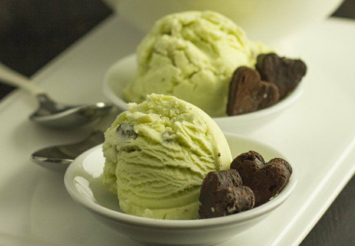 avokado na kruhu ima dobre okuse, avokado sladoled pa je edinstveno okusna pralina v obliki srca iz kakava