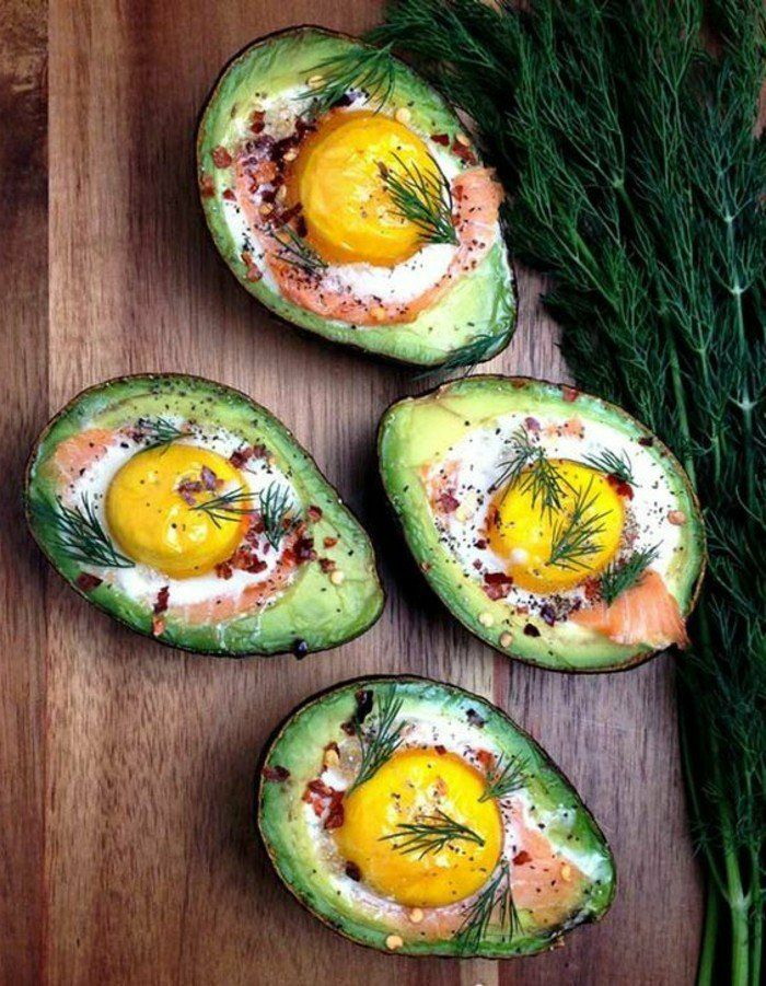 avokado recept z ocvrtimi jajci v avokadu in lososu začimbne omake okusne recepte, da uživajo zdravo
