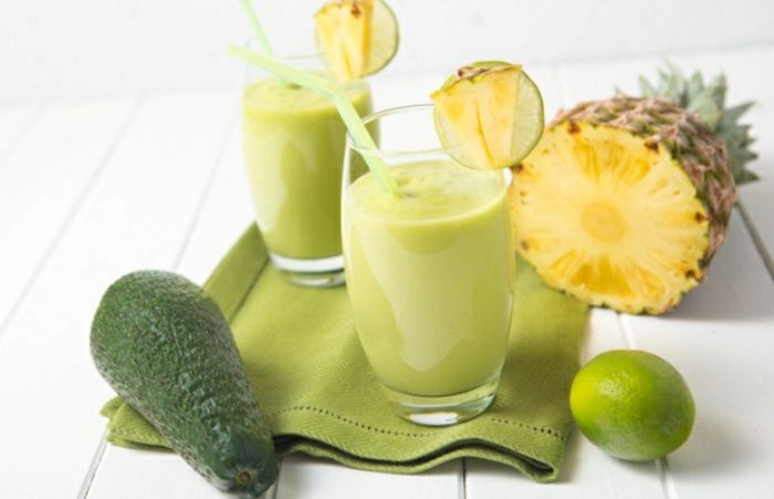avokado za ideje zajtrka z avokadom in ananasom limoninega apnenca, ki omogoča preproste recepte