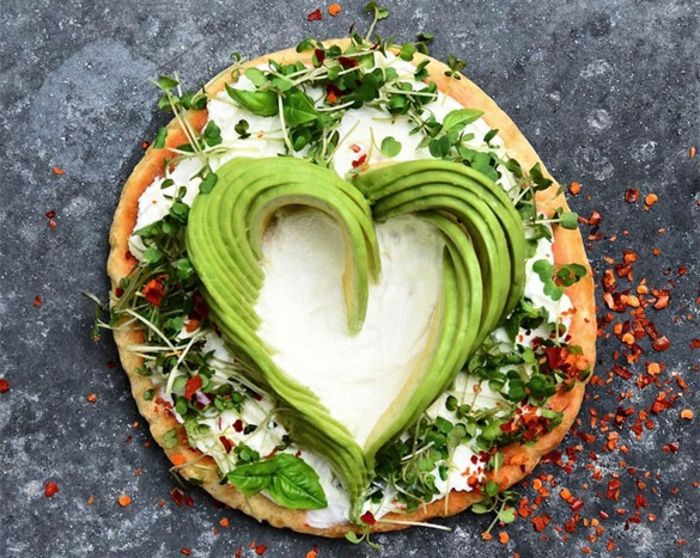 avokado tarifleri kalp şeklinde dekorasyon taklit krem ​​krema avokado tarifi ile sağlıklı pizza