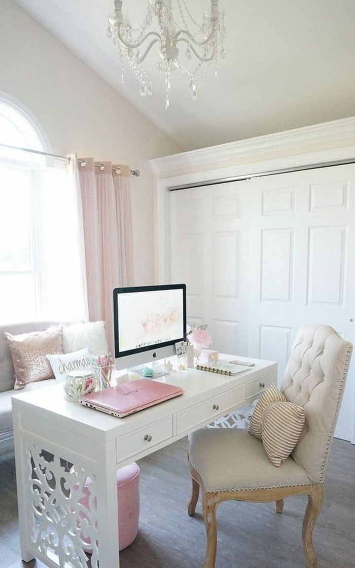 buero įsteigimo idėjos-liustra-balta-stalas-rožinė-lamptop sofa-pagalvėlė-Tack