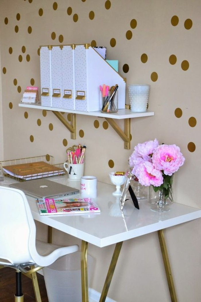 buero įsteigimo idėjos sienos lipdukas-pieštukai rožinės-gėlės-bokalai-aplankų-balta-kėdė