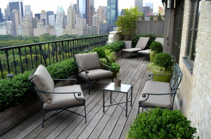 balkong-blomster-grå-møbler