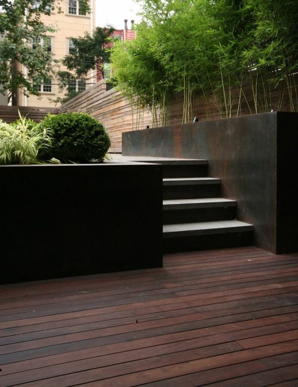 bambus balcon scari elegante și plante verzi