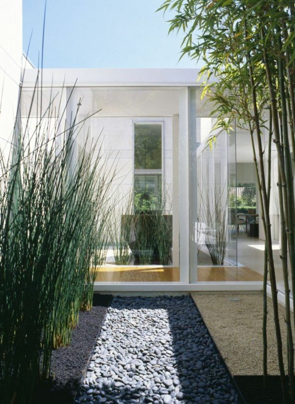 bambu-balkong-stor-design-white-byggnad