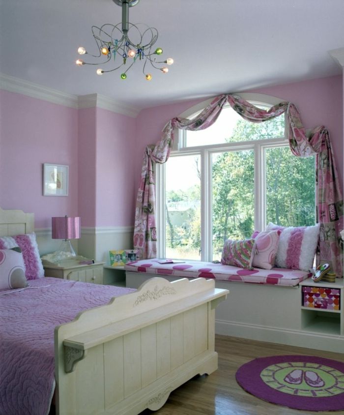 Casa Barbie-roz-dormitor-candelabru