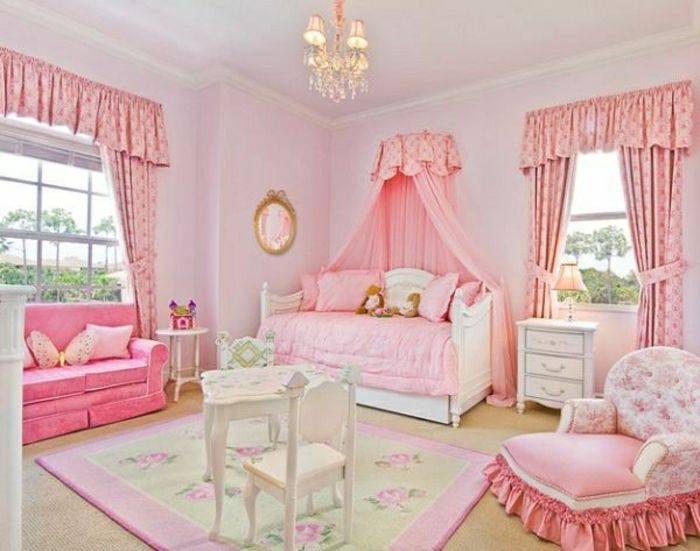 Canapea cu pat pentru covoare de la Barbie