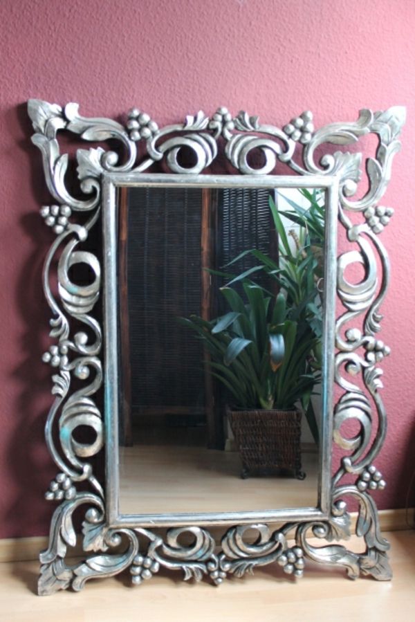baroko veidrodis-sidabro rėmas-elegantiškas-atrodo labai gražus-rosihe lazdelė