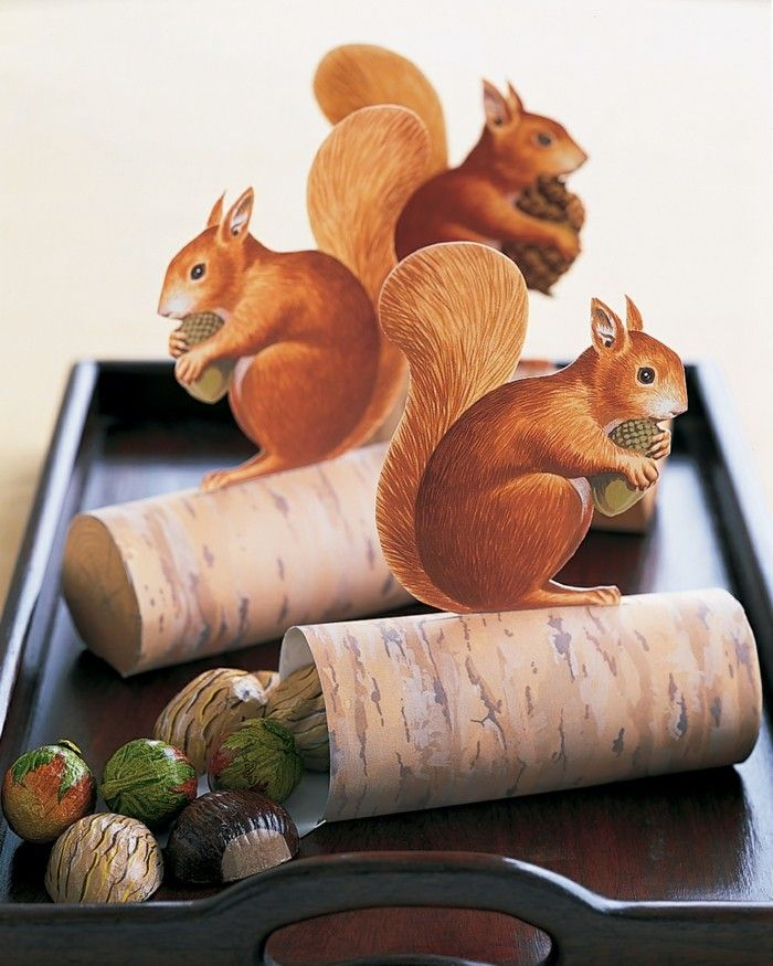 Tinker-com-crianças-esquilo-mexer-on-troncos