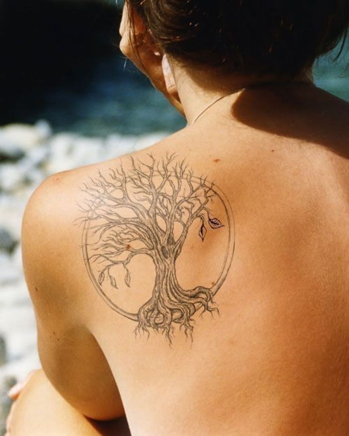 Bra idéer för ryggtatueringar, tatueringsmotiv, tatuering av ett träd