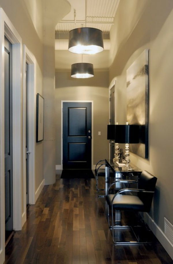 beige-color-per-corridoio con due lampadari