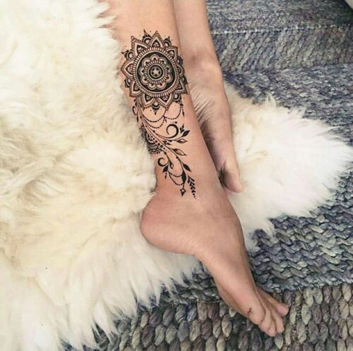 tatuiruotė ant kojos, mandala, moters motyvai, juoda, moterims