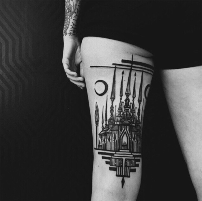 tatuiruotė ant šlaunies, bokštas, idėja moterims, kojų tatuiruotė, užpakalis