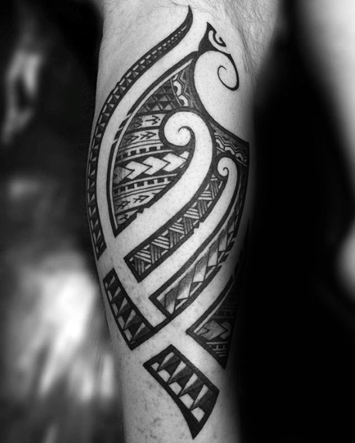 tatuiruotė ant blauzdos, tatuiruotės motyvai vyrams, genties dizainas, polinezijos motyvai