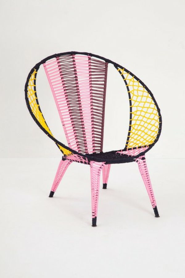 exemple pentru scaune din răchită în culori colorate - fundal alb