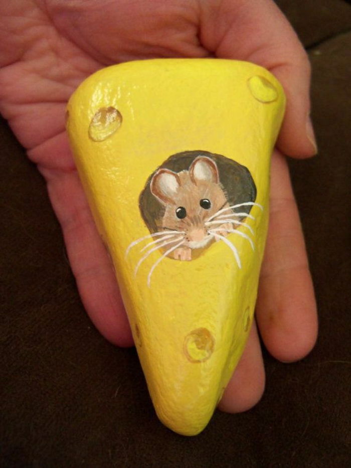 dažytos akmens geltonai sūrio pelės skylė saldus