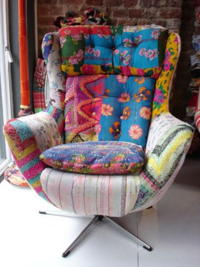 bekvämt-flerfärgad-stol med sittdyna