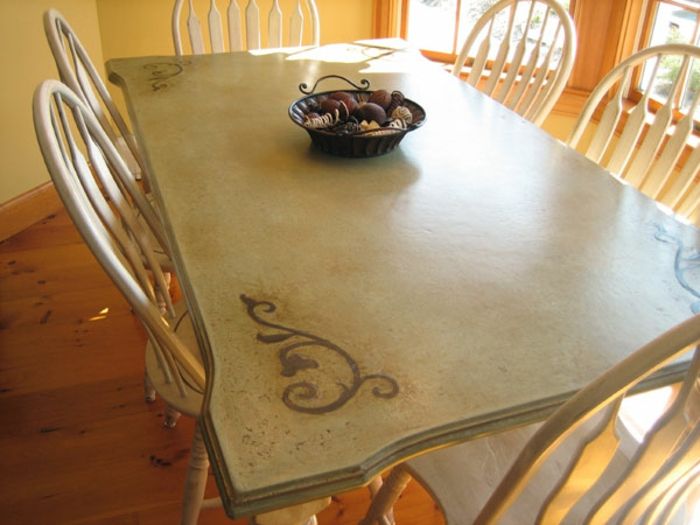betónový stôl-moderný vzhľad