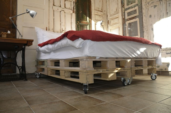 bed-of-EUR pallar Roller kreativ idé