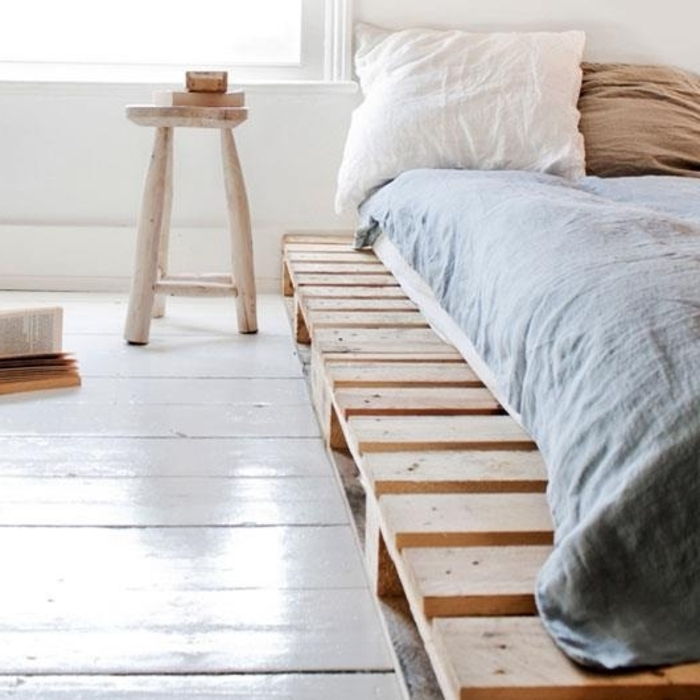 bed-of-pallar Euro-simple-skandinavisk sovrum inredning