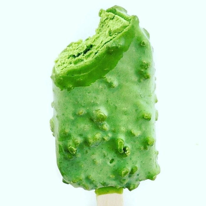 bio-voeding-matcha-groene-thee-ingrediënt-in-a-ice-gruenes-ice-gezonde-dessert